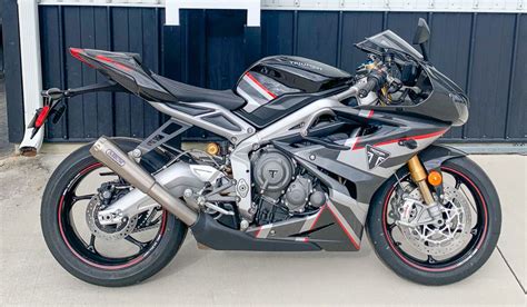 triumph daytona 765 moto2 top speed